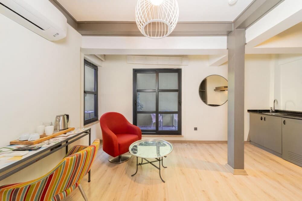 Pleasant Hotel Room Near Hadrian s Gate