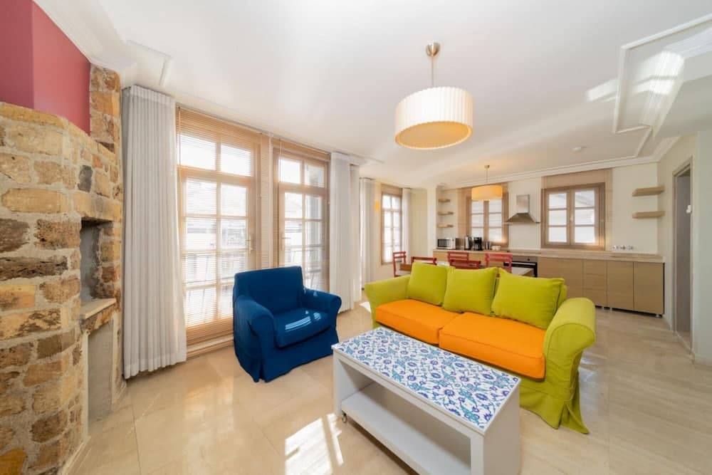 Glamorous Hotel Room Near Hadrian s Gate