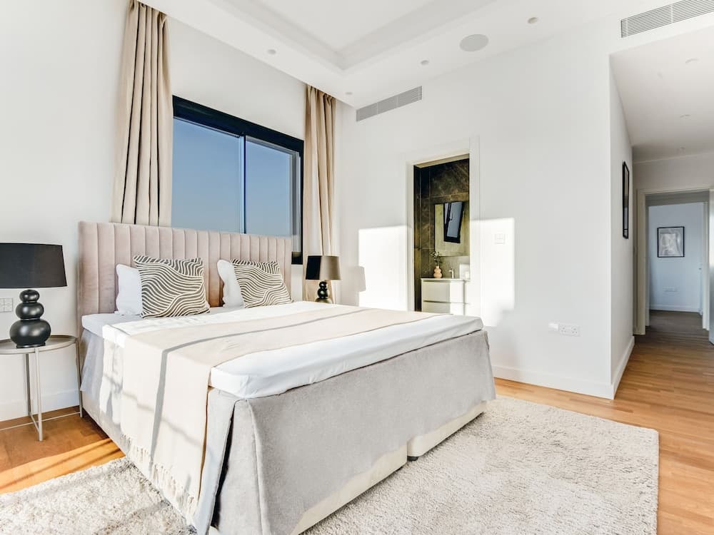 Sanders Crystal 1 - Large 4-bdr Penthouse With Shared Pool