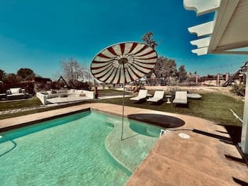 Water Vinyasa Fire Pit Pool Outdoor Lounge