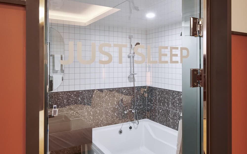 Seosan Lake Park Just Sleep Hotel