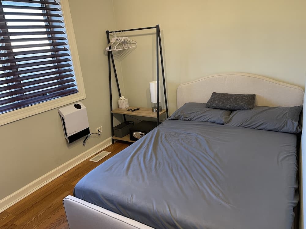 Feel At Home In Flo Bright Welcoming Private Room