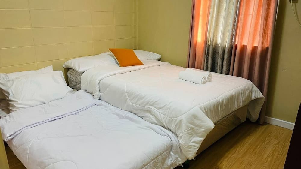 House w 3 Bedrooms And 3 Baths - Free Parking