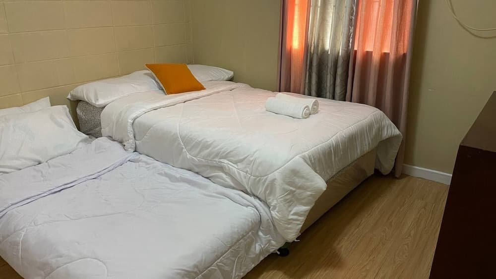 House w 3 Bedrooms And 3 Baths - Free Parking