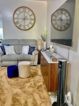 1 Bedroom With Free Parking