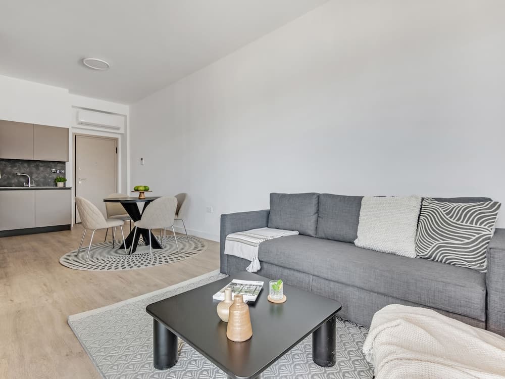 Sanders Crystal 2 - Lovely 2-bdr Apt With Shared Rooftop