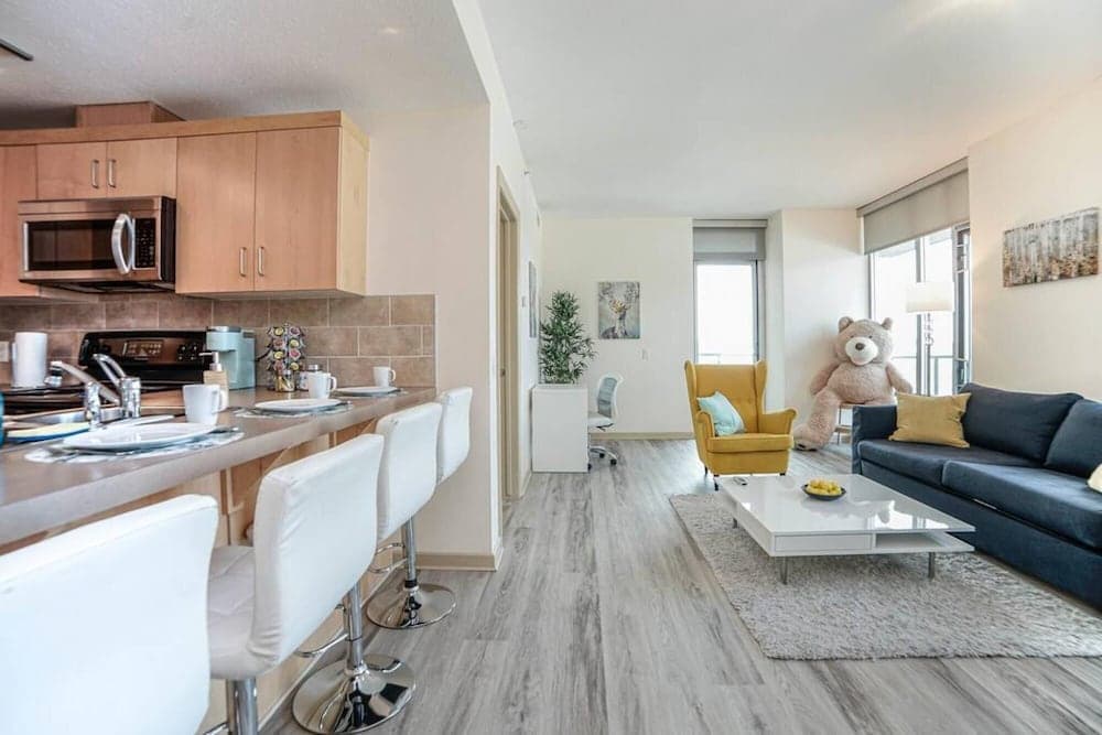 Gorgeous 2bd Condo Patio Gym Parking Coffee