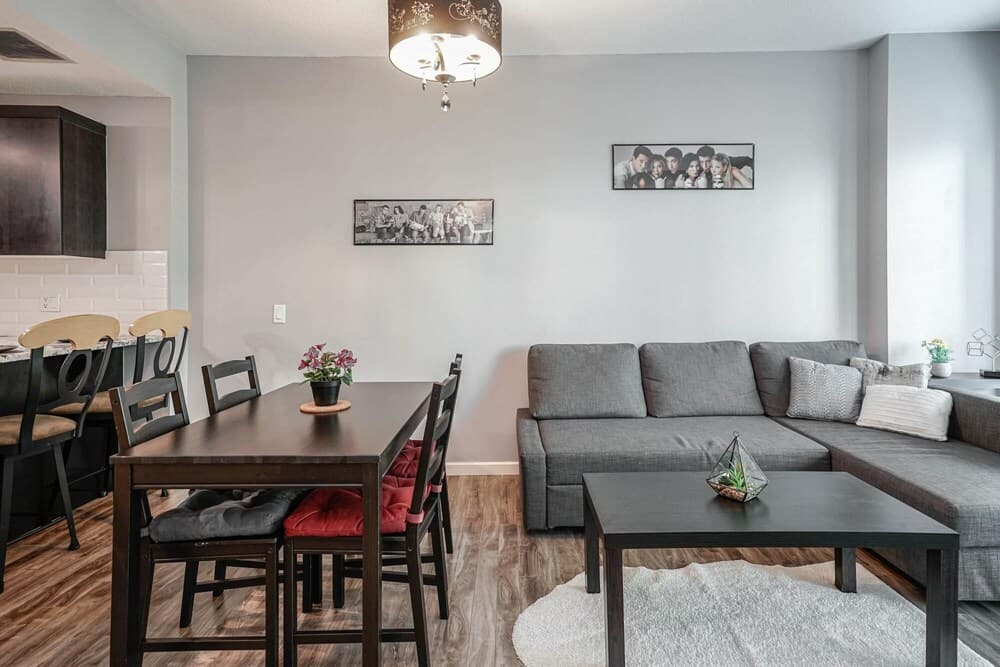 Beautiful 1bd Condo Patio Gym Parking Location