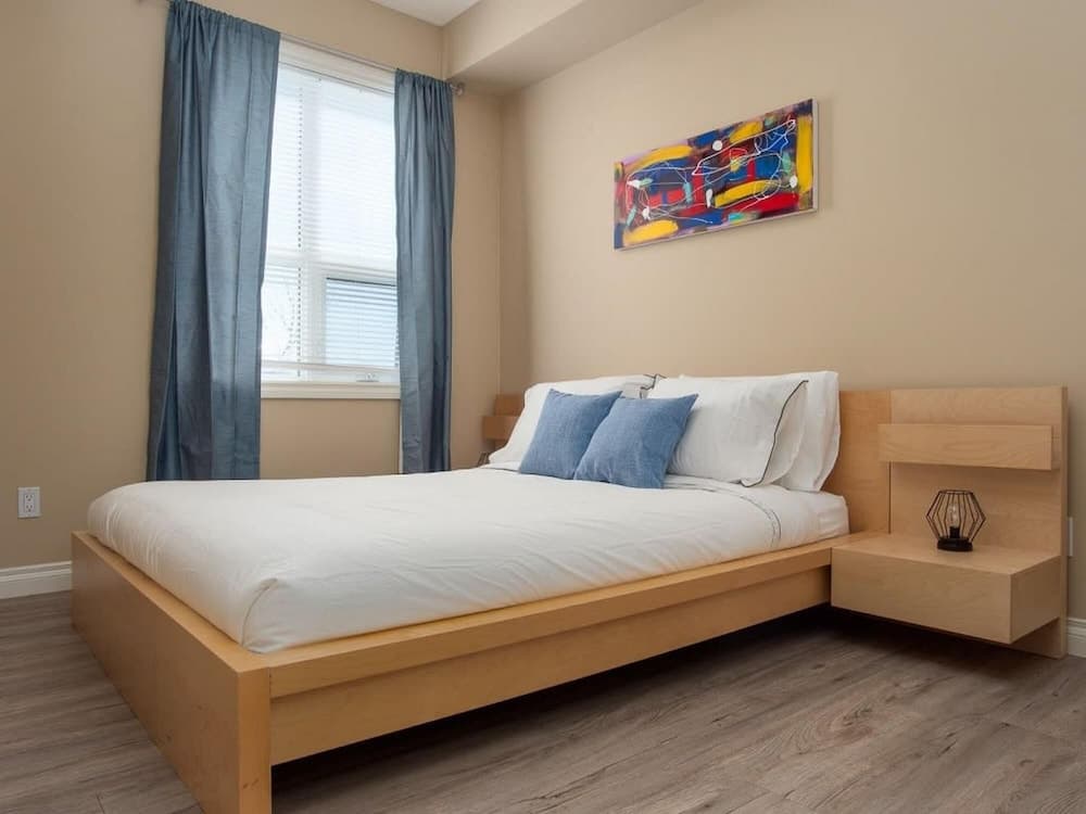 Comfy Home Office Condo w Parking Balcony Coffee