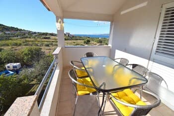 Pero - Free Parking - A1- Žuti