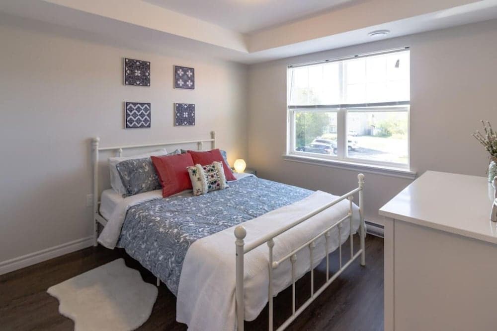 Newly Renovated Condo w Prking Near UNB Patio