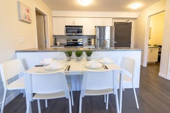 Newly Renovated Condo w Prking Near UNB Patio