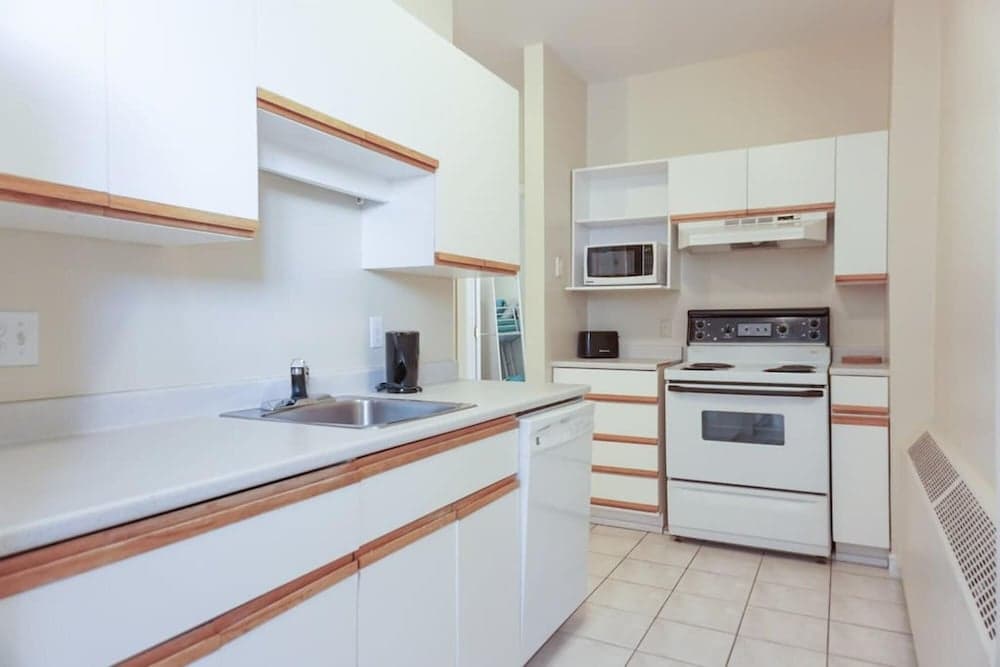 Premium 2-bed Condo Uptown SJ w Parking Location