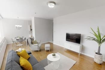 Cozy Condo the Heart of Uptown 2-bed Coffee tea