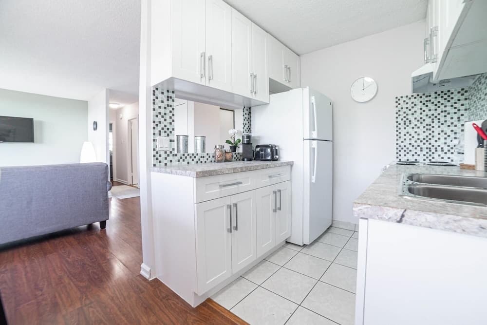 Beautiful 2bdr Suite w Parking Patio Coffee Wifi