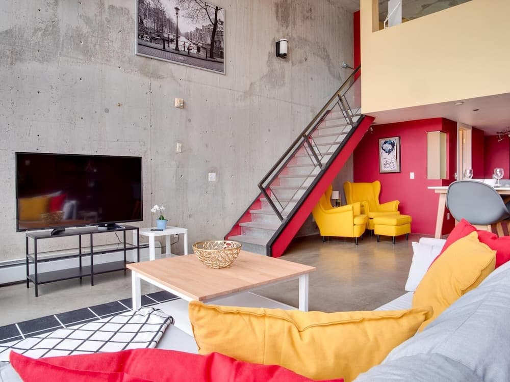 Penthouse Loft w Prking Rooftop Patio BBQ Coffee