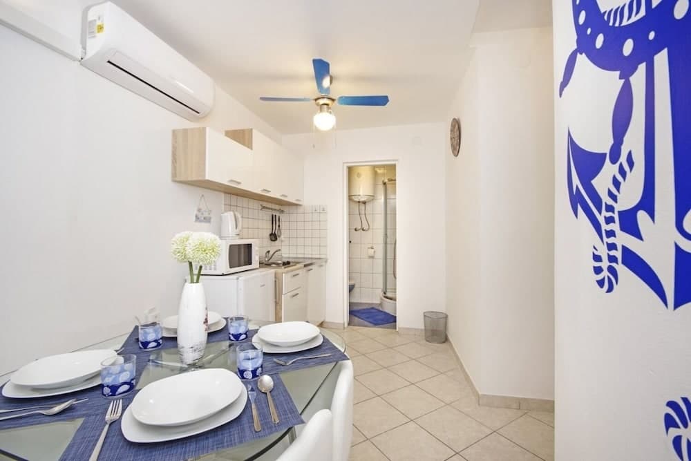 Ines - Central With Free Parking - A1