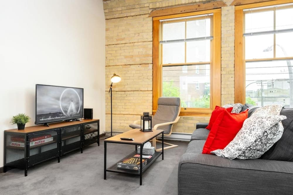NY Style Loft w Parking Exchange District Gym
