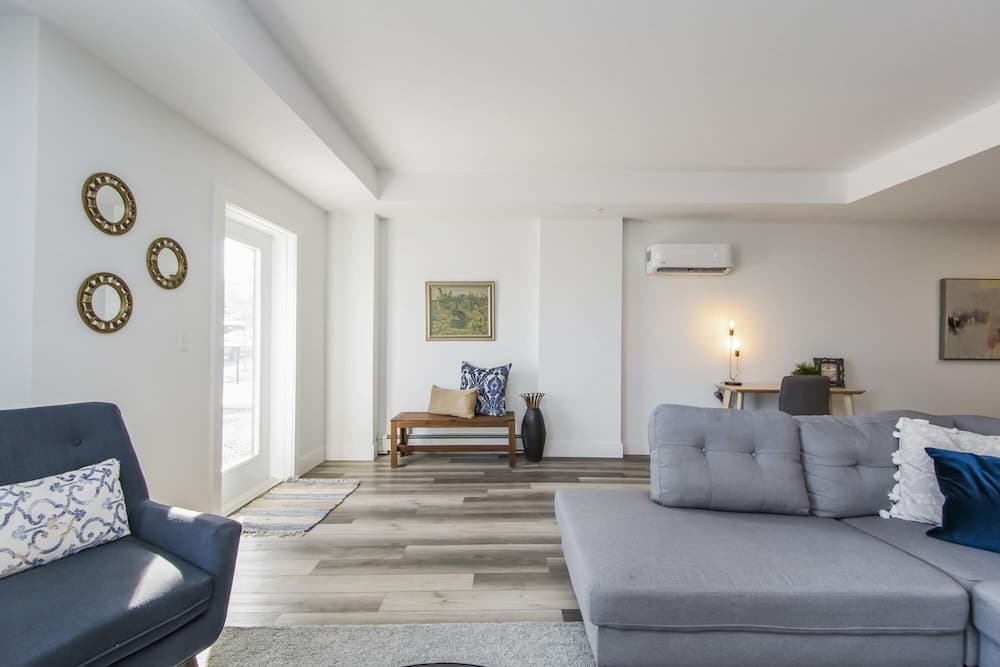 Luxurious 3 Bedroom Brand NEW Town House