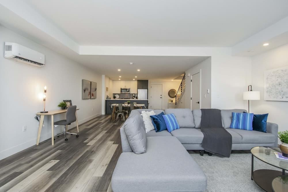 Luxurious 3 Bedroom Brand NEW Town House