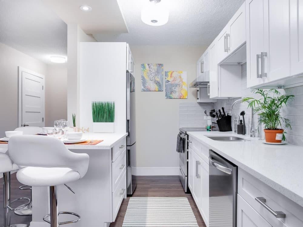 Gorgeous 2Br Condo w Parking Patio Coffee