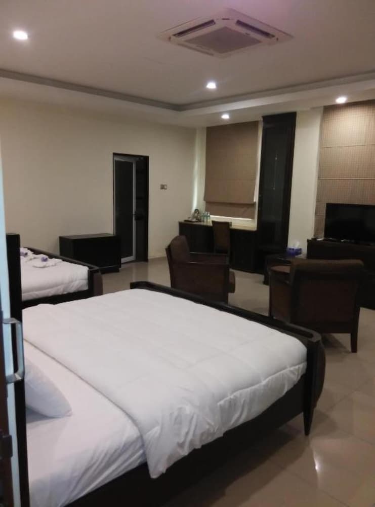 Capital O 90653 Maxwell Inn Boutique Hotel