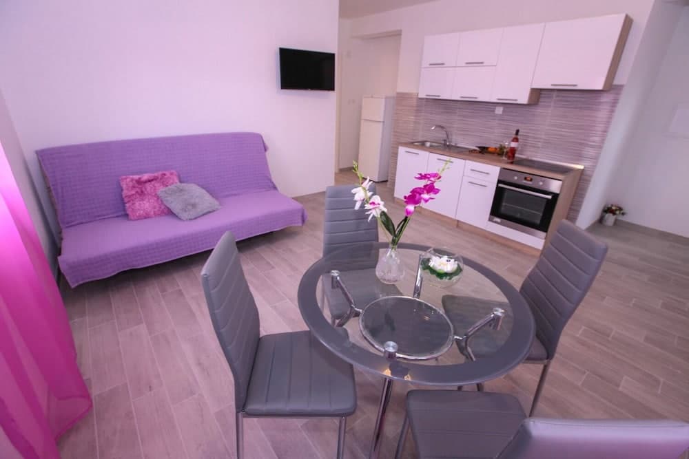 Bozi - With Pool - A4 II kat