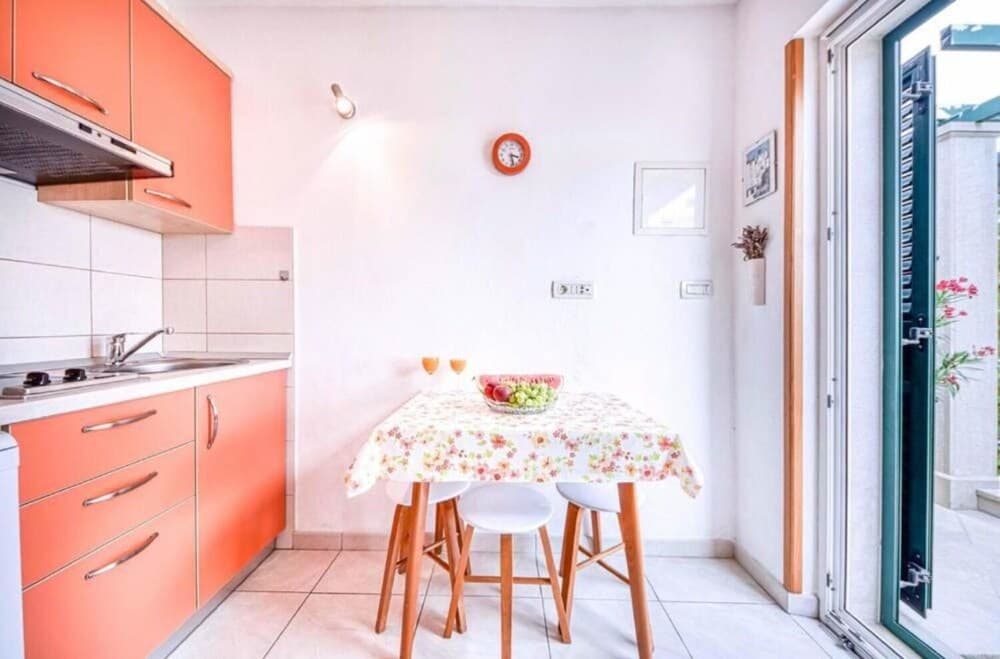 Ennio - 100m From the Beach - A1 Narančasti