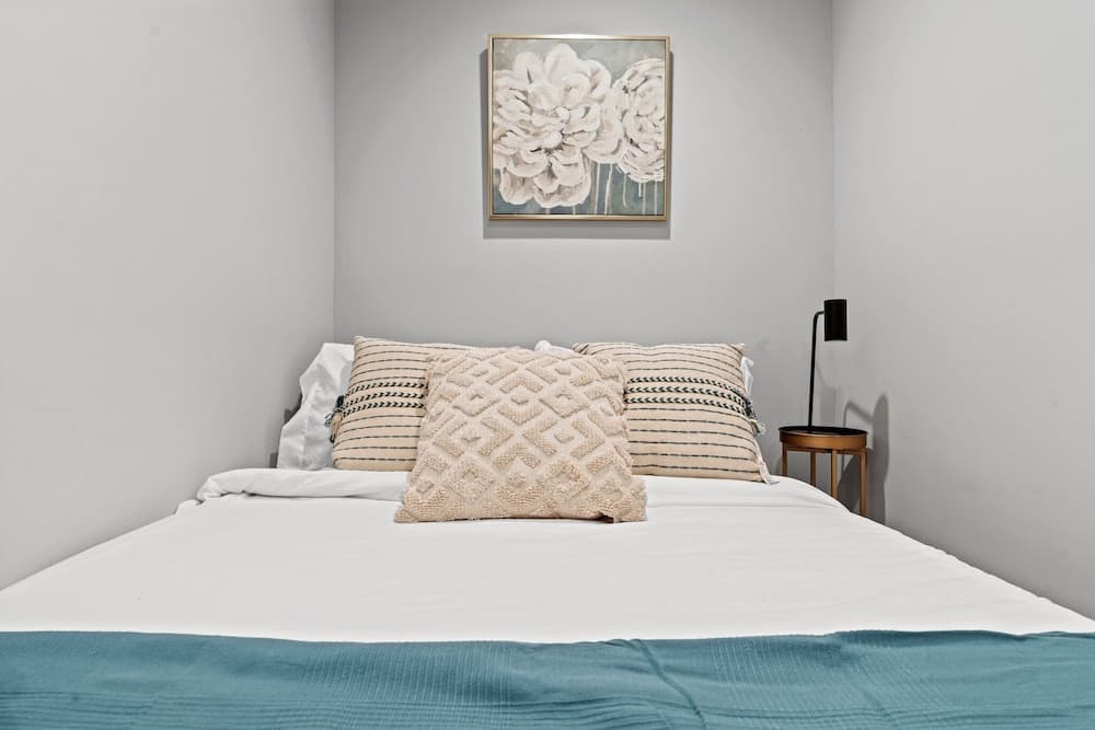 Modern & Comfy - 5* - Location Game Room