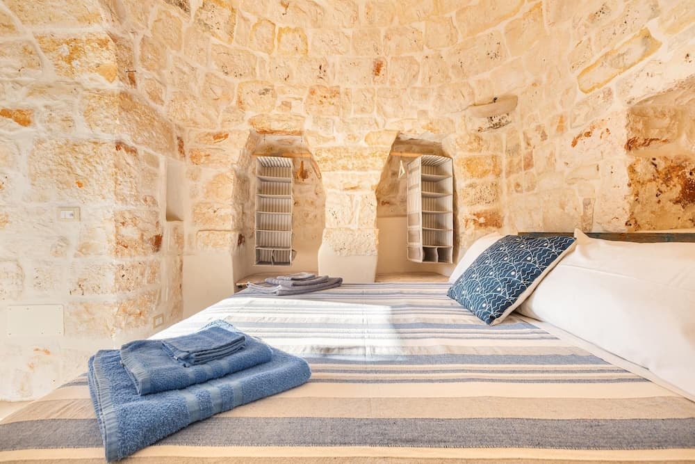 2526 Trullo Limone by Perle di Puglia