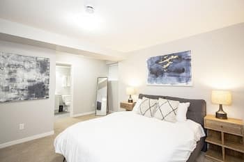 4bed 2bath Townhouse With Laundry Parking Wi-fi