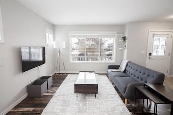 Beautiful South Winnipeg 4 Bdrm 2 Bath Townhouse