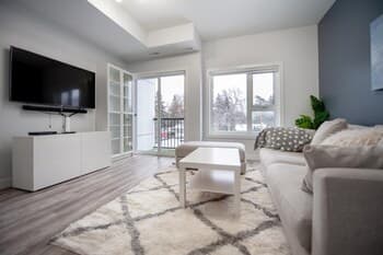 Upscale 2 Bedroom Townhouse Near Uofm IG Field