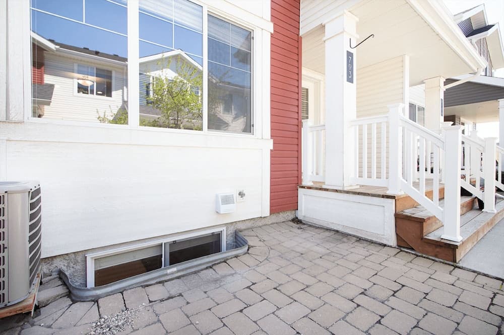 3BR Condo With Free Parking and In-suite Laundry