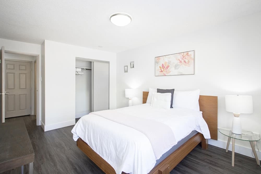 One Bedroom Unit With in Suite Laundry and Parking