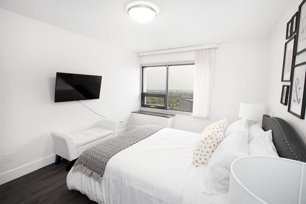 Luxurious One-bedroom With in Suite Laundry and Parking