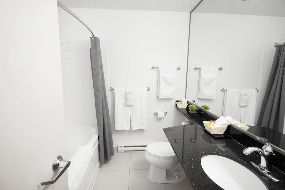 Luxurious One-bedroom With in Suite Laundry and Parking