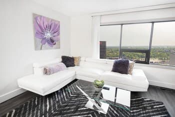 Luxurious One-bedroom With in Suite Laundry and Parking