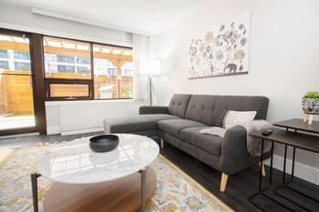 One Bedroom Suite With Patio Laundry and Parking