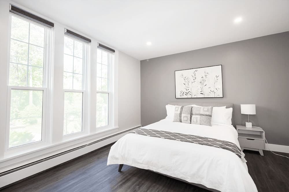 Unique 3BR 2bath Quadplex Free Parking Laundry