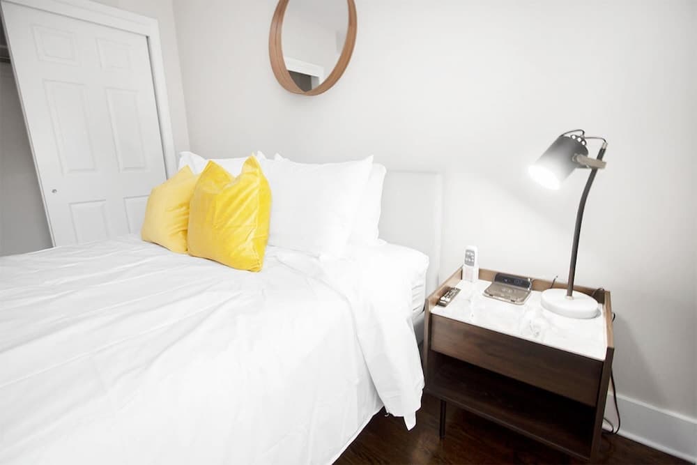 2-bedroom Suite on Corydon Ave Parking Included