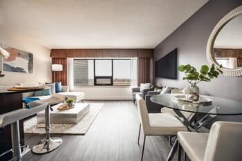 Luxury Downtown One Bedroom Suite