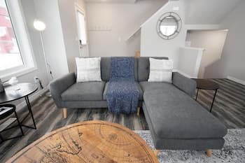 Cheerful 4 Bedroom Townhouse With Parking Wifi