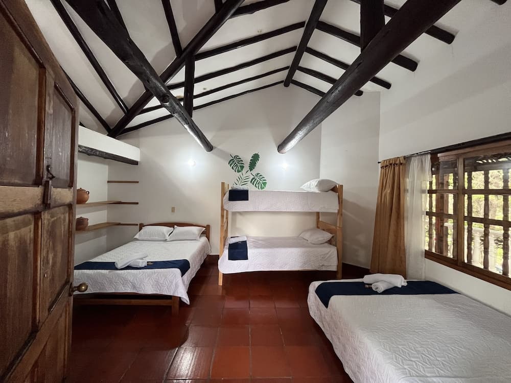 Lo Nuestro - Hospedería