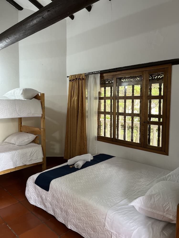 Lo Nuestro - Hospedería