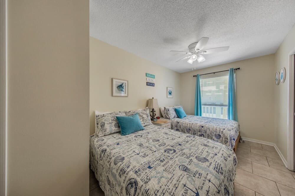 Cozy Condo With Pool and Walk to Area Attractions