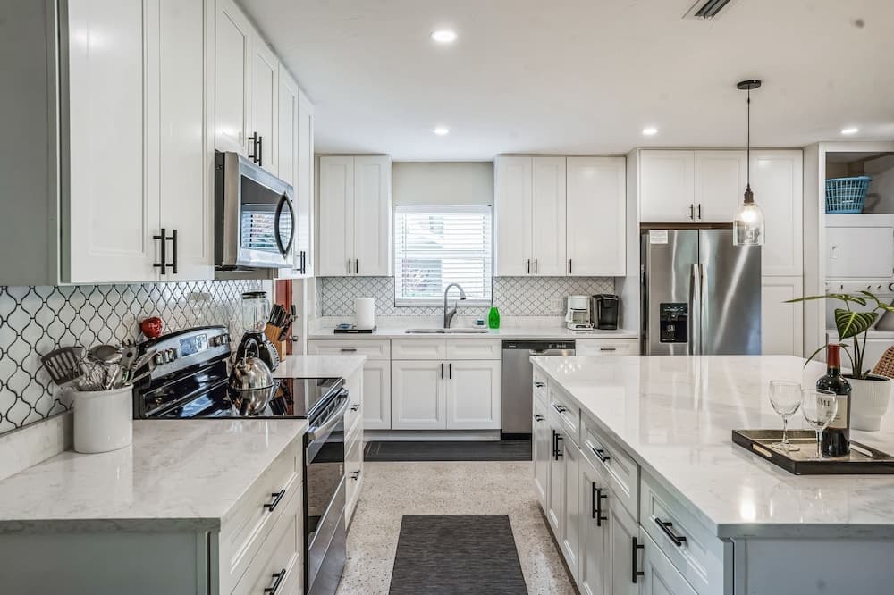 Beautiful Comfy Home With Private Hot Tub Close To Beach 2 Bedroom Home by RedAwning