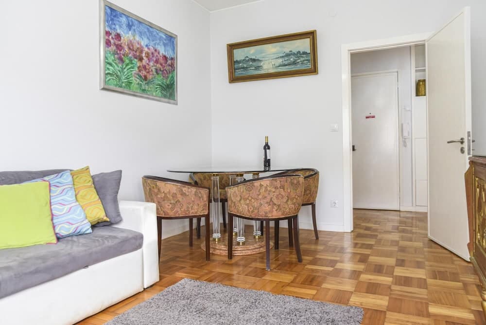 Breiner in Oporto With 1 Bedrooms and 1 Bathrooms