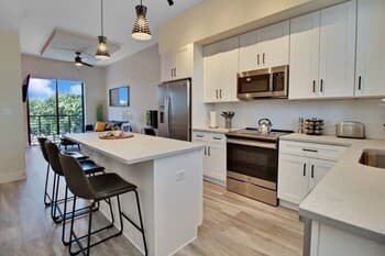 Stylish Boutique Great For Business Or Pleasure Mins From Beaches And Downtown With Drive Shack 1 Bedroom Apts by Redawning