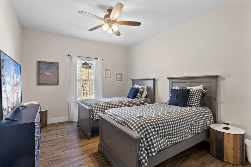 Escape Peak 5 Bedroom Home by RedAwning